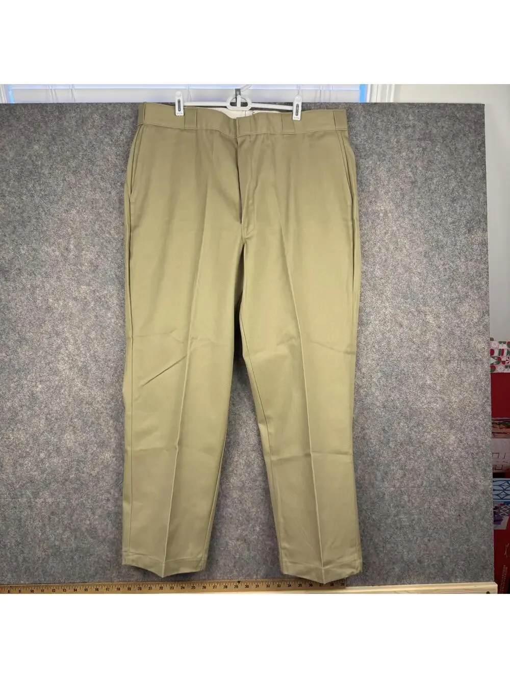 Dickies Men’s Classic Khaki Work Pants Flat Front 40 x 30 NWT 173